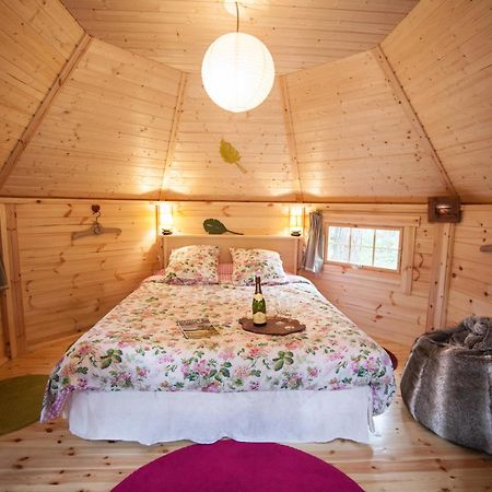 Bed and Breakfast La Roche Aux Fees Lapte Exteriér fotografie